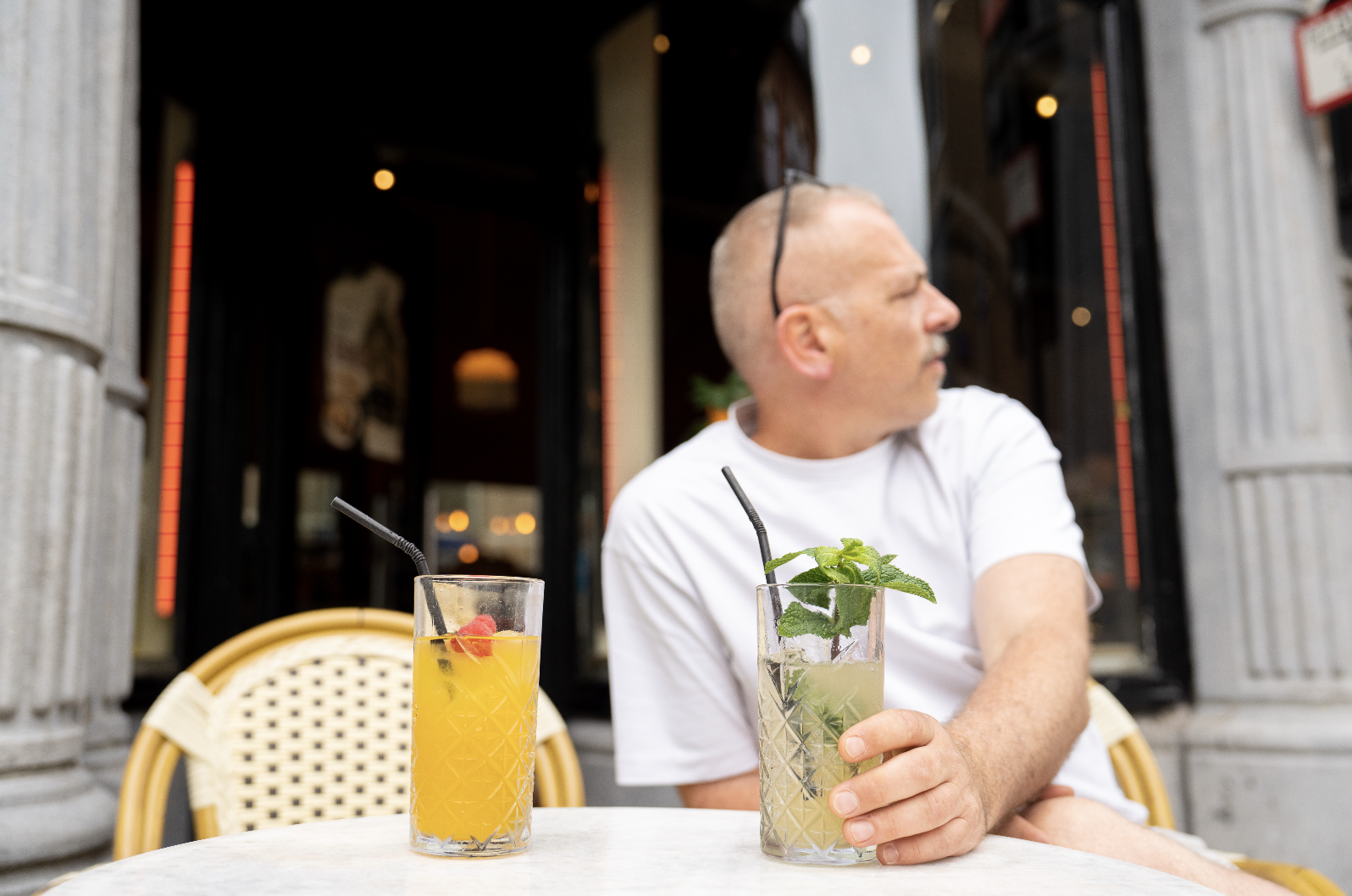 Kris Breuls op het terras van Georges